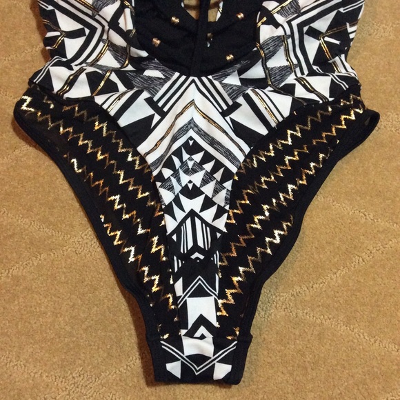 Ashley Graham X S4A NWOT One-Piece Swimsuit, 4 - Picture 9 of 11